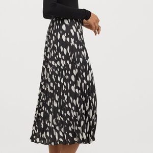 H&M🧡 PLEATED Skirts